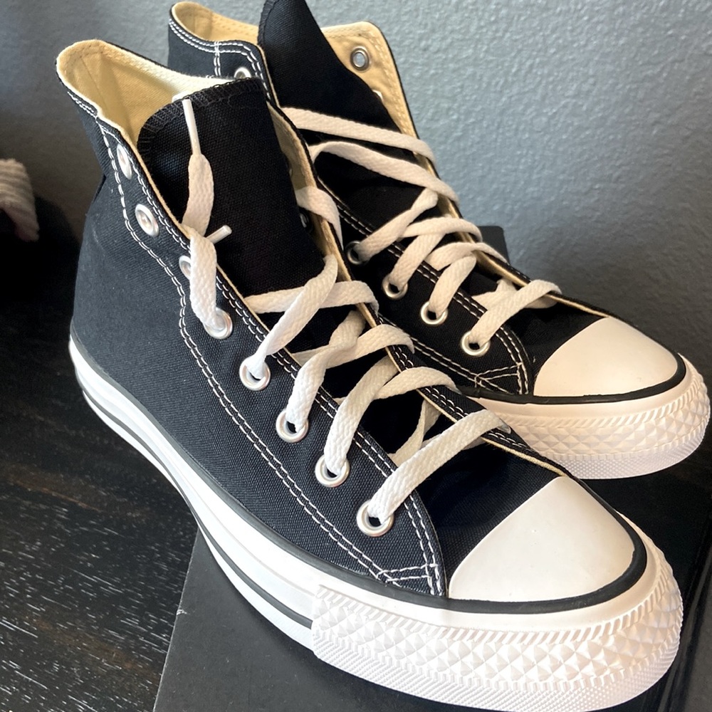 NEW IN BOX: Unisex Converse All Star Hi M9160 in Black